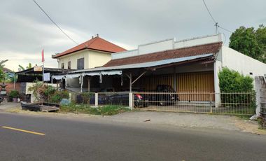 Toko + Gudang Lokasi Strategis Kawasan Perdagangan Di Jl. RayaSeririt