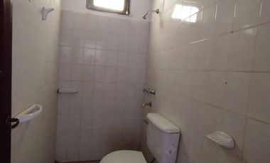 Casa en alquiler c/ cochera en Otros Barrios