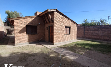 Casa en alquiler c/ cochera en Otros Barrios
