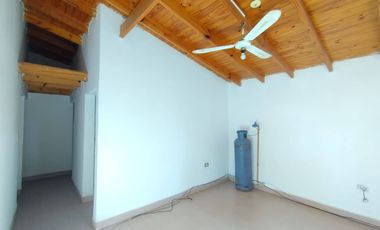 Casa en alquiler c/ cochera en Otros Barrios