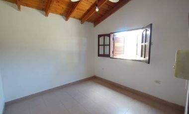 Casa en alquiler c/ cochera en Otros Barrios