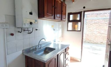 Casa en alquiler c/ cochera en Otros Barrios