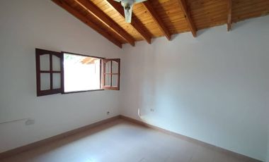 Casa en alquiler c/ cochera en Otros Barrios