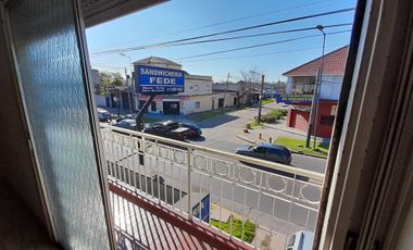 VENTA LOCAL (ex sandwichería) en EXCELENTE ubicación COMERCIALconvivienda AMPLIA en PLANTA ALTA. VENTA EN BLOCK