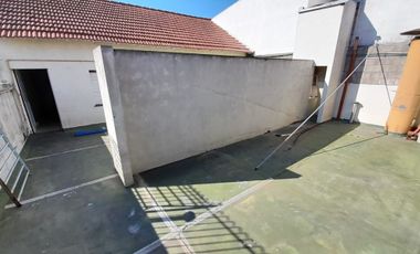 VENTA LOCAL (ex sandwichería) en EXCELENTE ubicación COMERCIALconvivienda AMPLIA en PLANTA ALTA. VENTA EN BLOCK