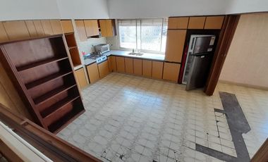 VENTA LOCAL (ex sandwichería) en EXCELENTE ubicación COMERCIALconvivienda AMPLIA en PLANTA ALTA. VENTA EN BLOCK
