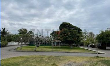 VENTA DE TERRENO EN CLUB SAN JOSÉ -  V.Vill.