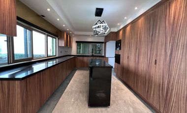 CASA REMODELADA EN VENTA EN LOMAS DEL RÍO