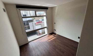 CASA REMODELADA EN VENTA EN LOMAS DEL RÍO