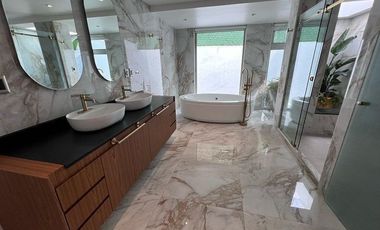 CASA REMODELADA EN VENTA EN LOMAS DEL RÍO