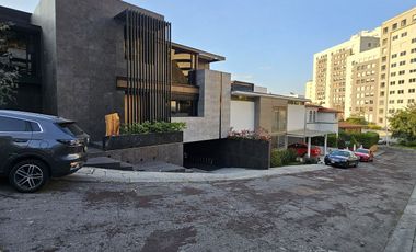 CASA REMODELADA EN VENTA EN LOMAS DEL RÍO