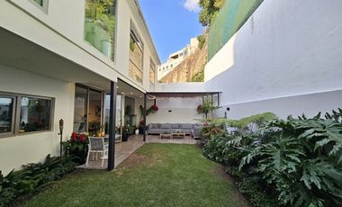 CASA REMODELADA EN VENTA EN LOMAS DEL RÍO