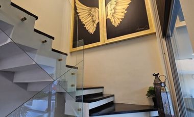 CASA REMODELADA EN VENTA EN LOMAS DEL RÍO