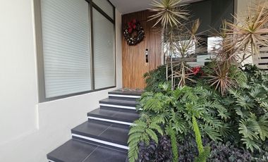 CASA REMODELADA EN VENTA EN LOMAS DEL RÍO