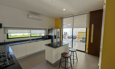 Casa en venta en privada al norte zona de Cholul