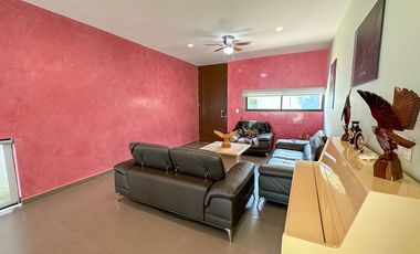 Casa en venta en privada al norte zona de Cholul