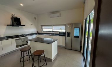 Casa en venta en privada al norte zona de Cholul