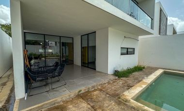 Casa en venta en privada al norte zona de Cholul