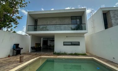 Casa en venta en privada al norte zona de Cholul
