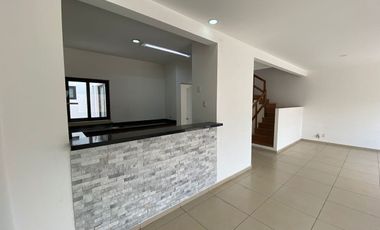 Casa en Renta Vista Bosques, con ampliación cerca de carretera México - Toluca