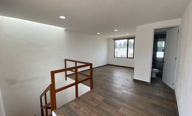 Casa en Renta Vista Bosques, con ampliación cerca de carretera México - Toluca