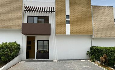 Casa en Renta Vista Bosques, con ampliación cerca de carretera México - Toluca