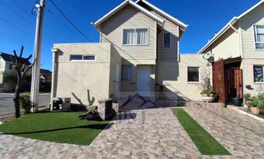 ESTUPENDA CASA AISLADA 4D 3B EN CONDOMINIO PARQUE BUIN