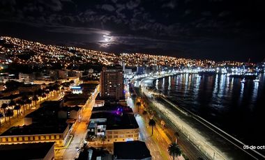 EXCLUSIVO DÚPLEX, MODERNIDAD Y VISTA PANORÁMICA A VAPARAÍSO