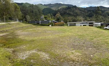 Lote en exclusiva urbanización sector Fizebad