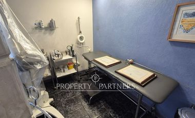 Amplia oficina amoblada en edificio orientado a la salud en pleno Balmaceda