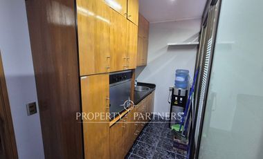 Amplia oficina amoblada en edificio orientado a la salud en pleno Balmaceda