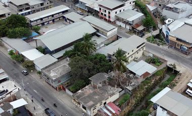 Terreno con casa en venta en Manta, Lotización el Porvenir, Calle J-3 Y J-8 Esquina