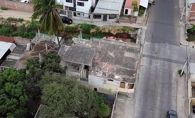 Terreno con casa en venta en Manta, Lotización el Porvenir, Calle J-3 Y J-8 Esquina