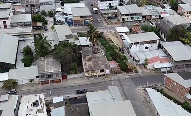 Terreno con casa en venta en Manta, Lotización el Porvenir, Calle J-3 Y J-8 Esquina