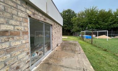 CASA EN VENTA 2 DORMITORIOS CON PILETA IBARLUCEA