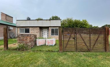 CASA EN VENTA 2 DORMITORIOS CON PILETA IBARLUCEA