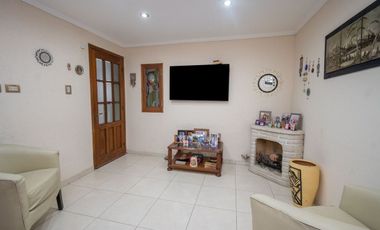 SE VENDE CASA A METROS DEL PARQUE FEDERAL