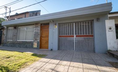 SE VENDE CASA A METROS DEL PARQUE FEDERAL