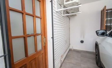 SE VENDE CASA A METROS DEL PARQUE FEDERAL