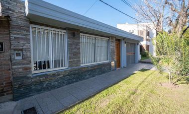 SE VENDE CASA A METROS DEL PARQUE FEDERAL