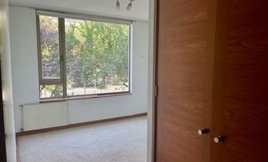 Pocuro  Llewellyn Jones , 2 estacionamientos, 2 bodegas.