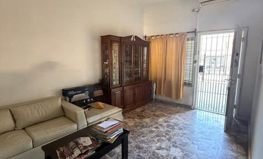VENTA CASA MULTIFAMILIAR EN MATADEROS CON COCHERA