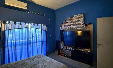 VENTA CASA MULTIFAMILIAR EN MATADEROS CON COCHERA