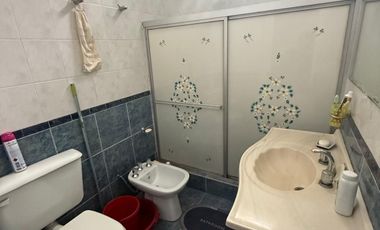 VENTA CASA MULTIFAMILIAR EN MATADEROS CON COCHERA