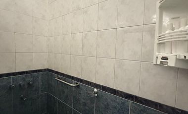 VENTA CASA MULTIFAMILIAR EN MATADEROS CON COCHERA