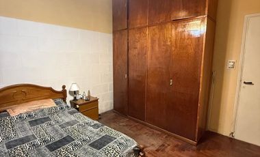 VENTA CASA MULTIFAMILIAR EN MATADEROS CON COCHERA