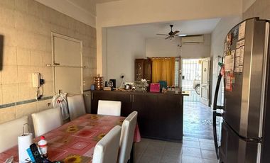 VENTA CASA MULTIFAMILIAR EN MATADEROS CON COCHERA