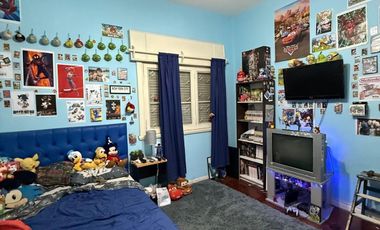 VENTA CASA MULTIFAMILIAR EN MATADEROS CON COCHERA