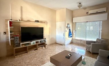 VENTA CASA MULTIFAMILIAR EN MATADEROS CON COCHERA