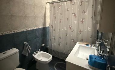 VENTA CASA MULTIFAMILIAR EN MATADEROS CON COCHERA